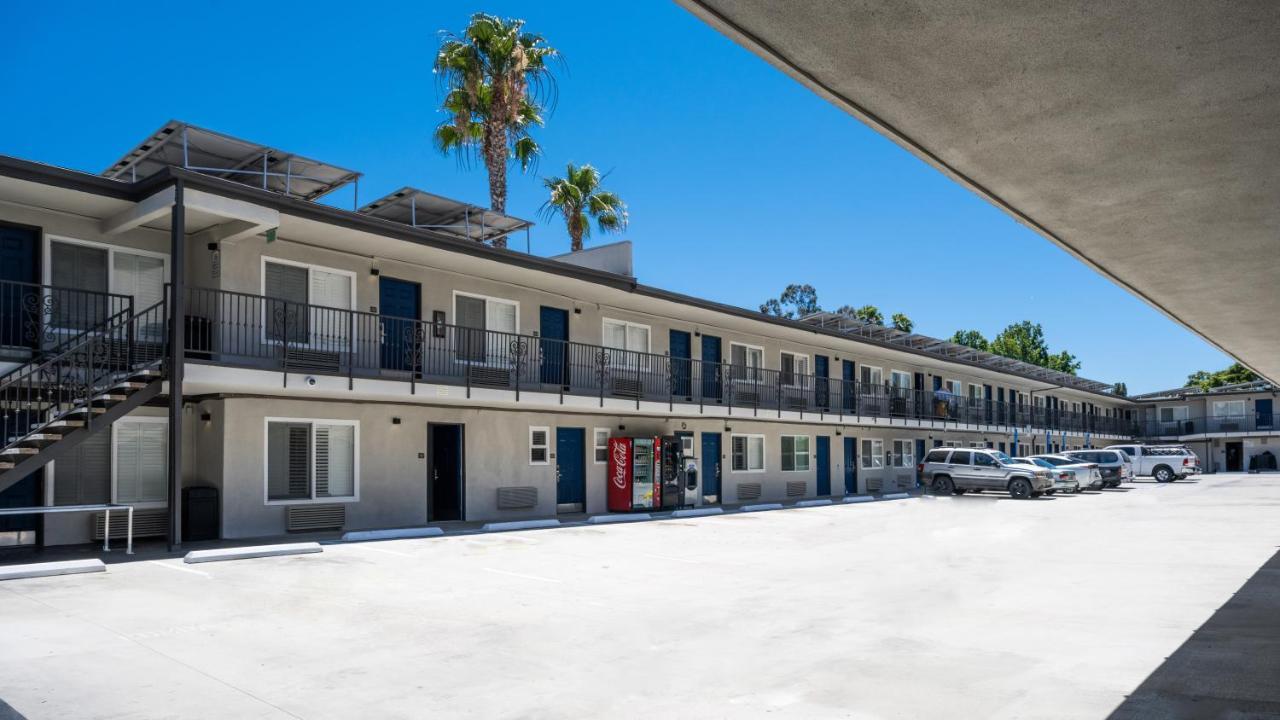 Motel 6-Anaheim, Ca - Convention Center Екстер'єр фото