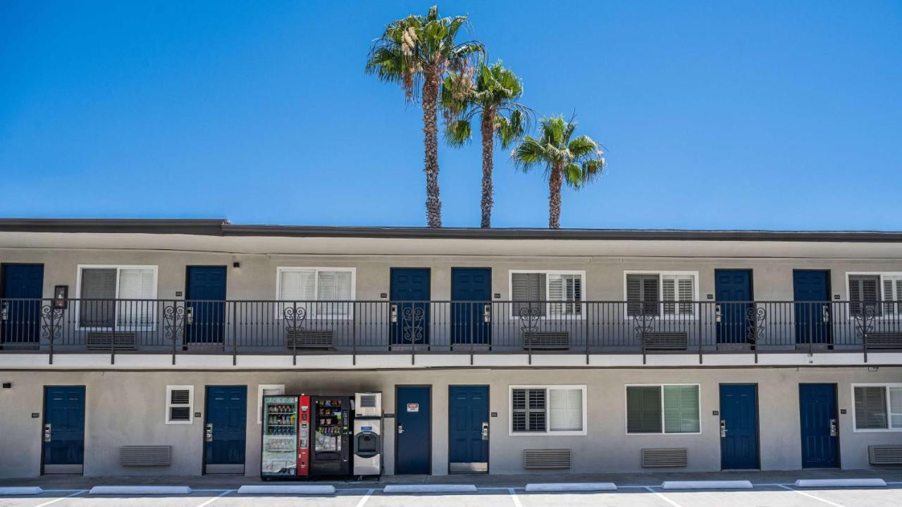 Motel 6-Anaheim, Ca - Convention Center Екстер'єр фото