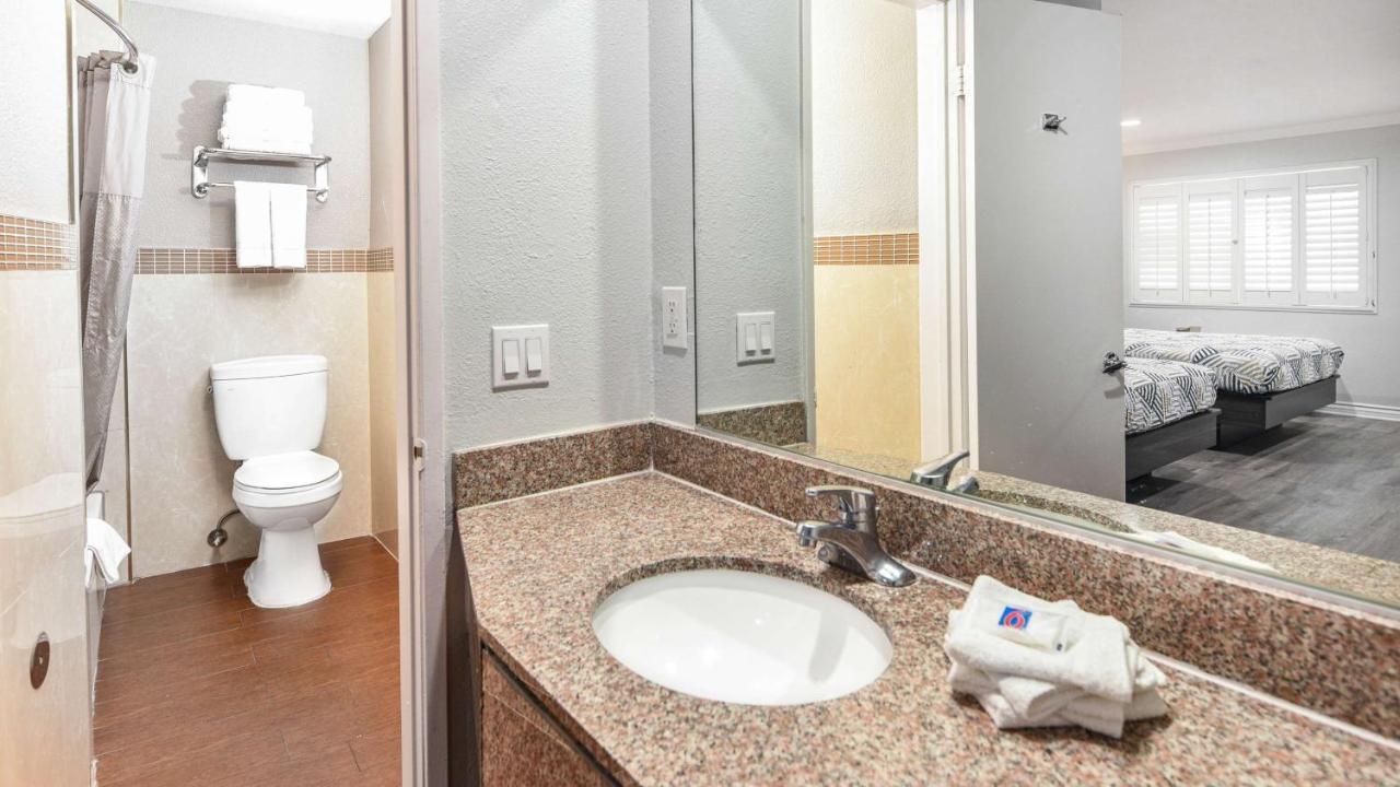 Motel 6-Anaheim, Ca - Convention Center Екстер'єр фото