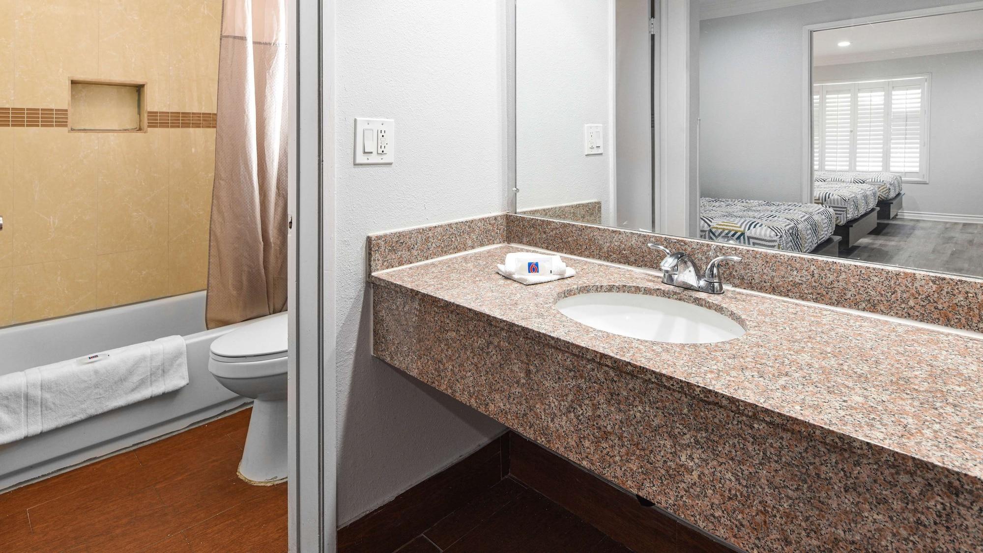 Motel 6-Anaheim, Ca - Convention Center Екстер'єр фото